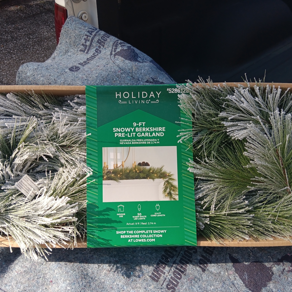 Snowy Berkshire Pre-Lit Garland - Green